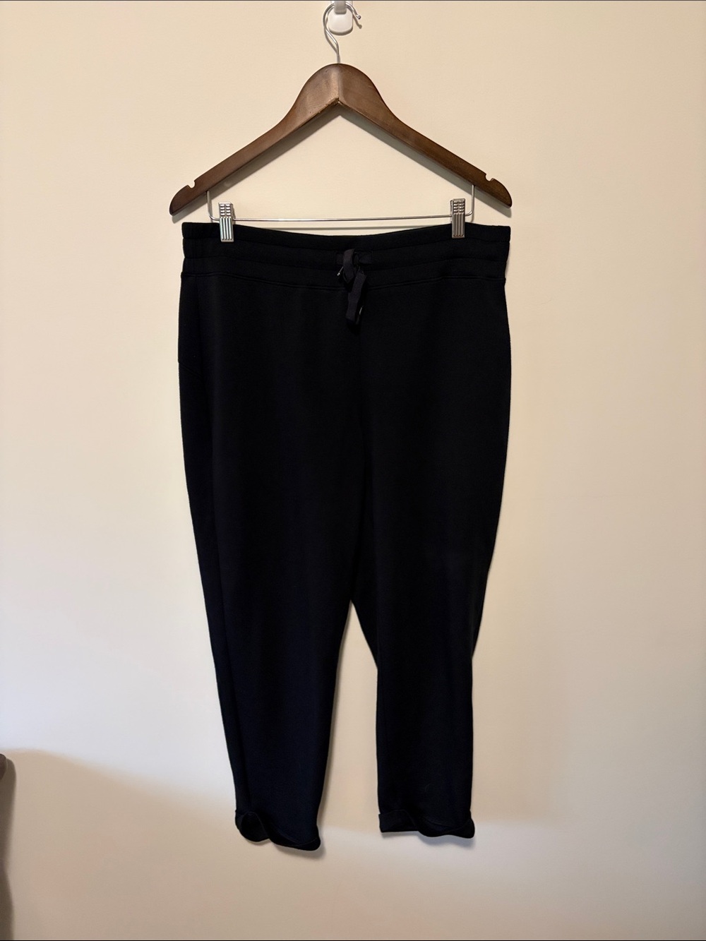 Women’s Black Drawstring Cropped Pants